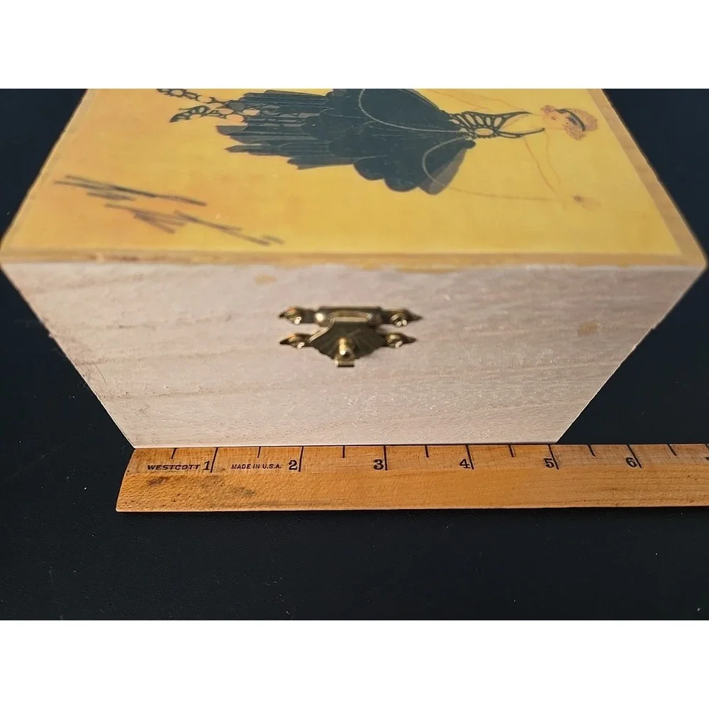 Wood Sooden Trinket Box‎  5